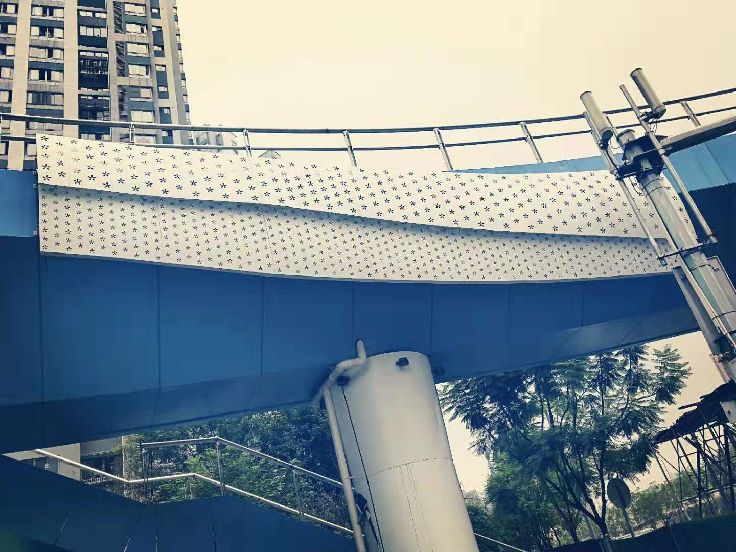 重慶彩云湖天橋鋁板工程